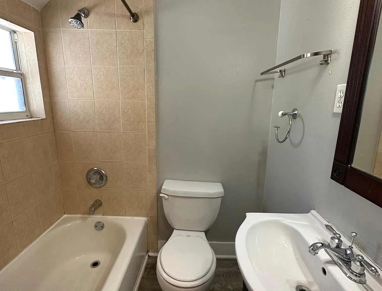 Studio, 200 sqft, $1,150 — Photo 3