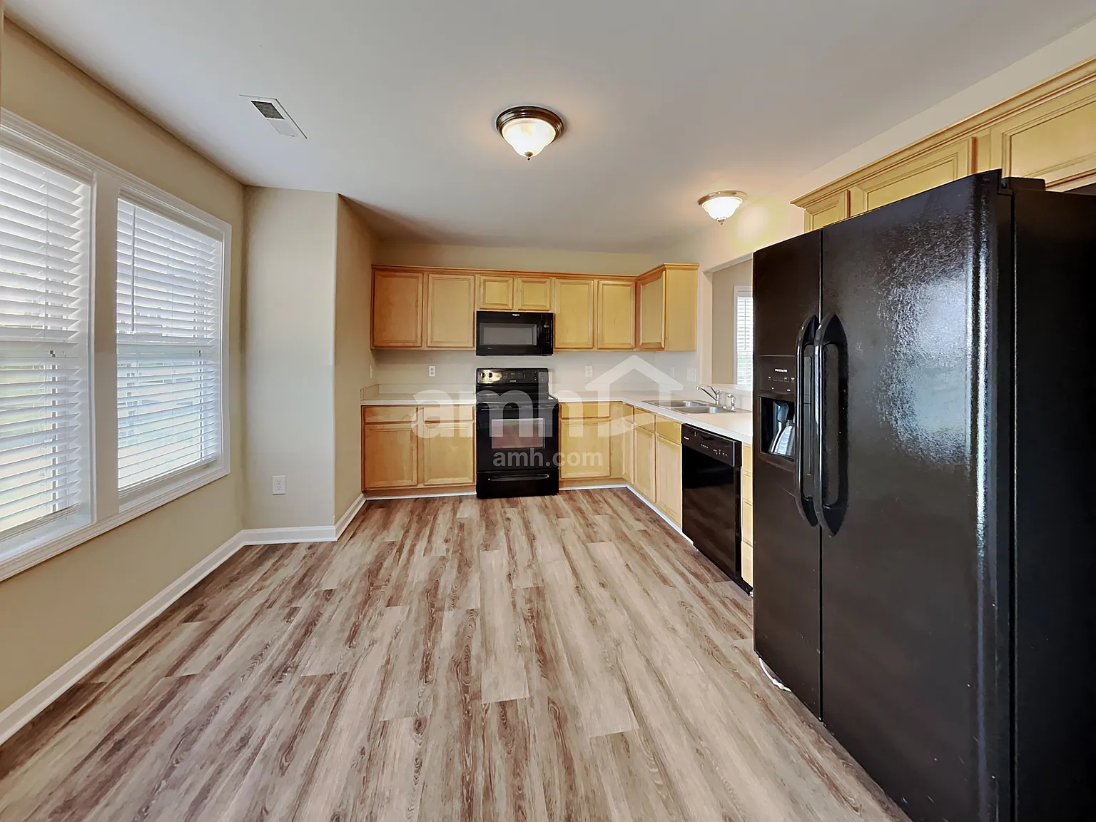 3 bed, 2.0 bath, 2039 sqft, $2,380 — Photo 3