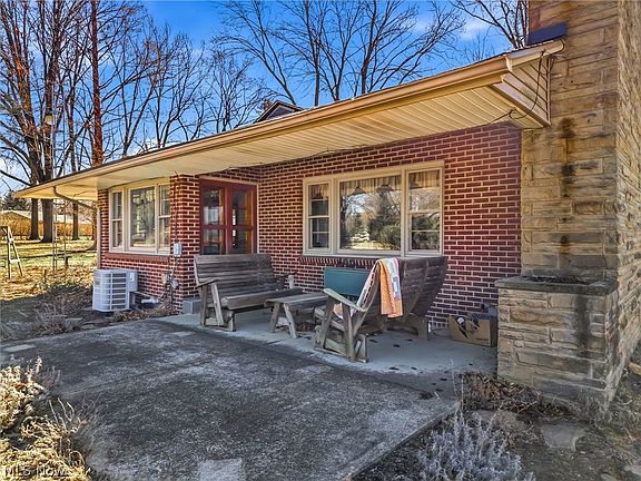 4th image of 1264 N Lincoln Ave