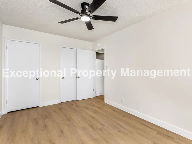 21907 Dolores St — Photo 12