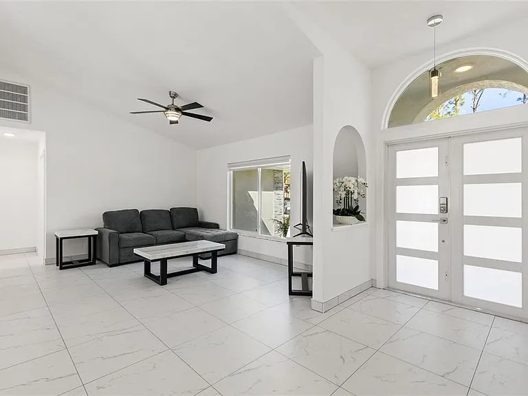 4485 Hansard Ave — Photo 7