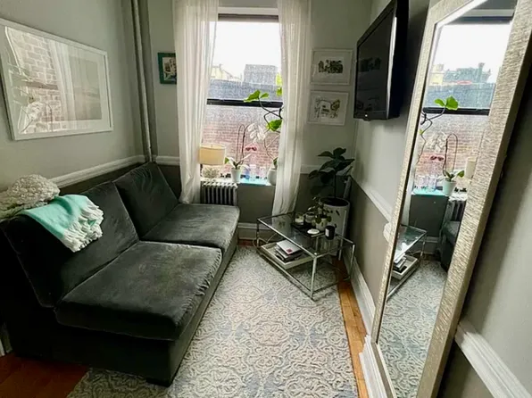 35 Christopher St APT 5B, New York, NY 10014