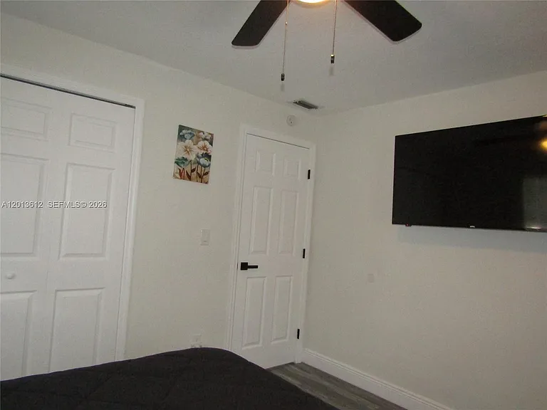 2447 Messina Ave — Photo 20
