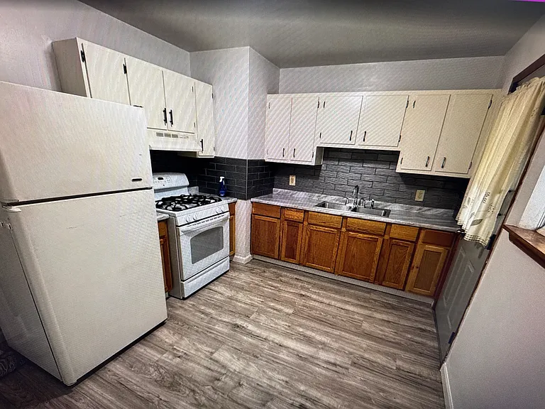 1910 Carolina St — Photo 2