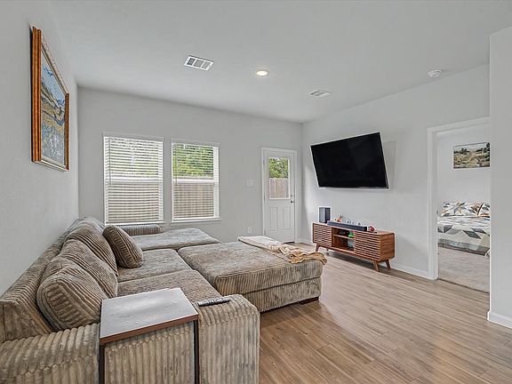 4th image of 794 Westpointe Dr