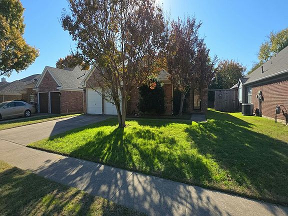 2nd image of 812 Bluebonnet Dr