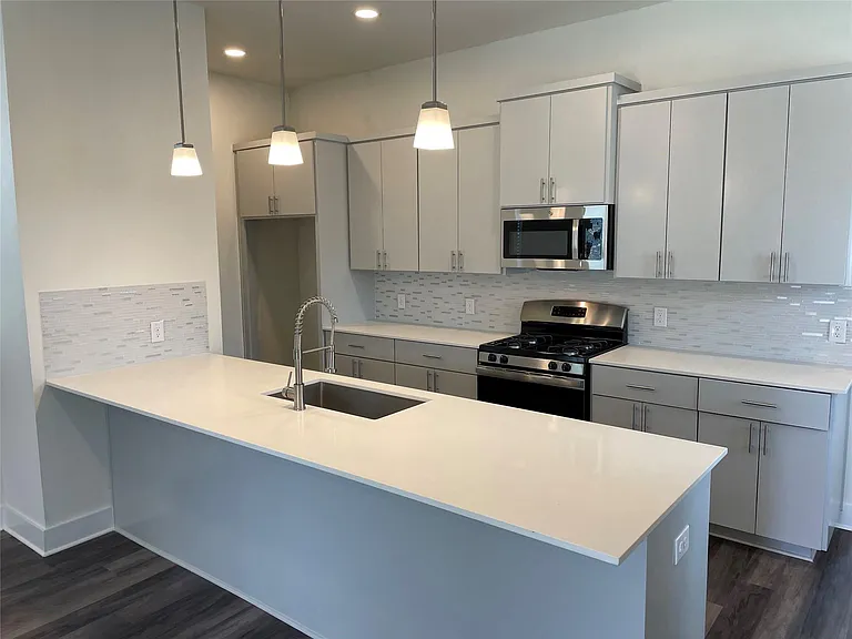 6901 Carver Ave #1 — Photo 6