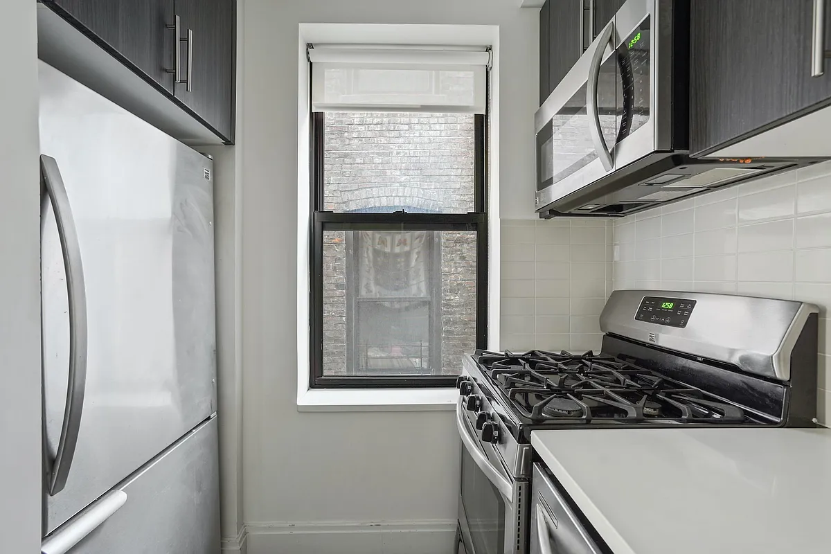 Building Photo - 556 W 126th St #21