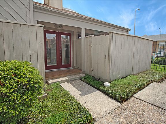 3rd image of 1089 Country Place Dr