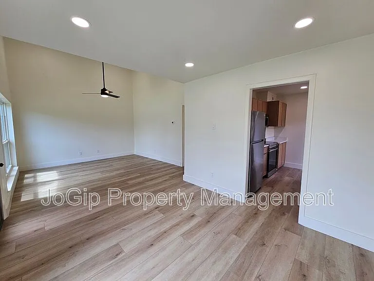 1727 R Ave — Photo 4