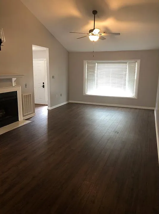 313 Grace St — Photo 2