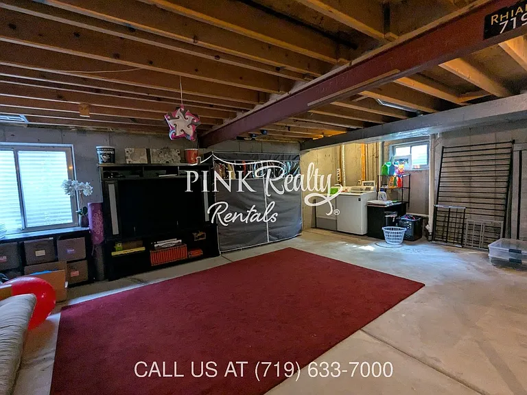 8560 Avens Cir — Photo 32