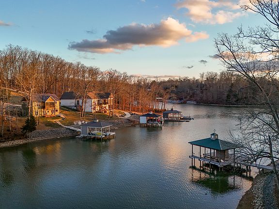3rd image of 463 Waterfront Way