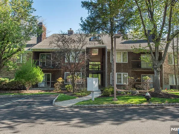 2 Tulip Cres APT 1C, Little Falls, NJ 07424