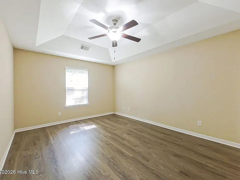2710 York Ct — Photo 7