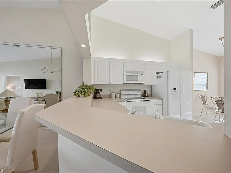 3320 W Crown Pointe Blvd #201 — Photo 8