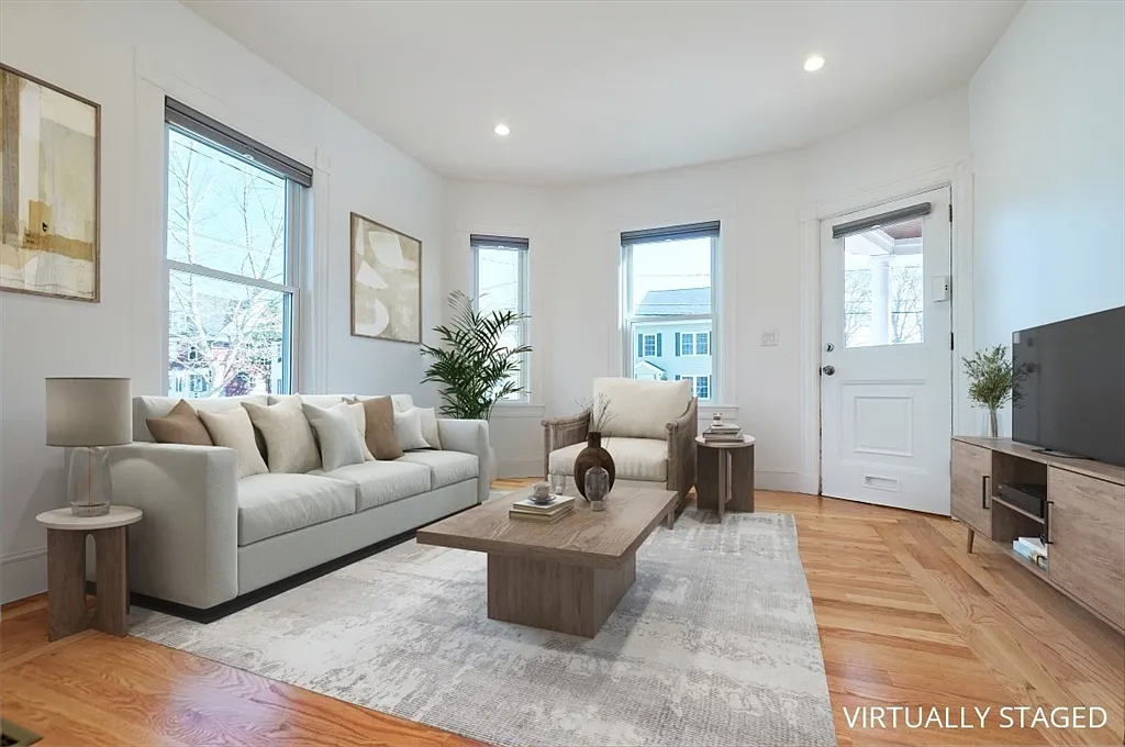 2 bed, 2.0 bath, 1200 sqft, $3,900 — Photo 2