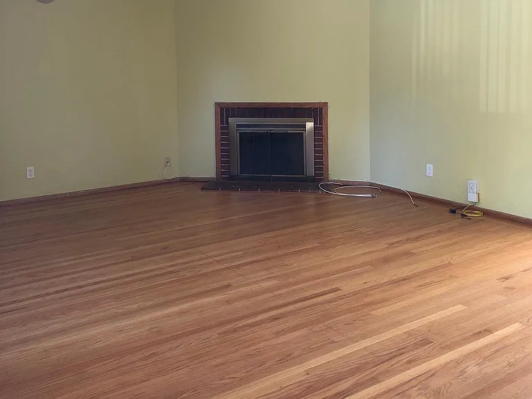 385 Lansdale Ave — Photo 4
