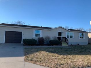 900 Deerfield Ln, McPherson, KS 67460