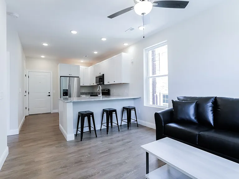 301 W. University Ave — Photo 8