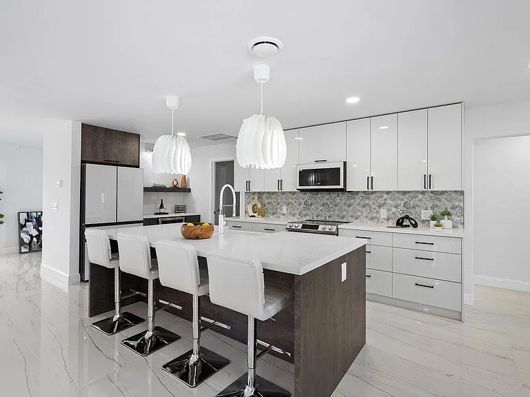 1200 SW 8th St — Photo 15