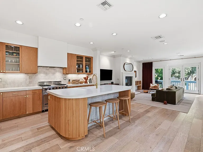 133 Hollister Ave — Photo 8