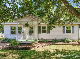 1608 Harrison St, Lake Odessa, MI