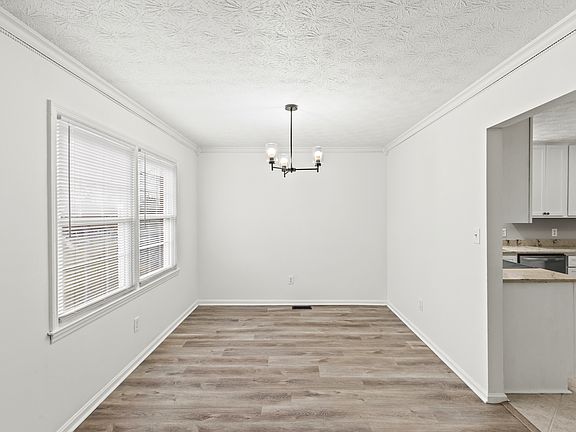 5th image of 305 Westwood Ct