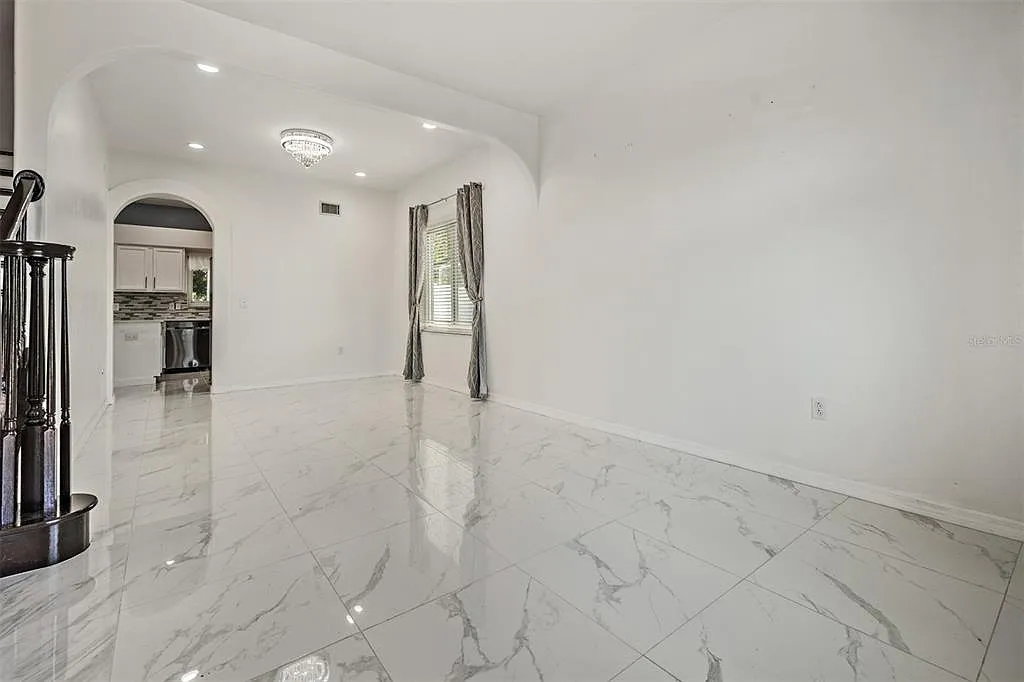 3 bed, 2.5 bath, 2423 sqft, $3,500 — Photo 4