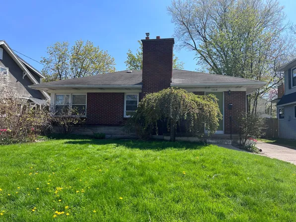 1008 Breton Rd SE, East Grand Rapids, MI 49506