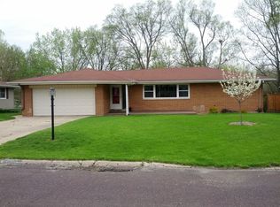 5427 N James Rd, Peoria, IL 61615