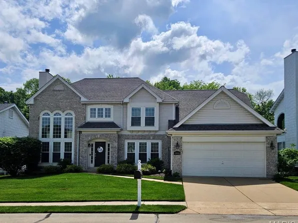 17044 Westridge Oaks Dr, Grover, MO 63040