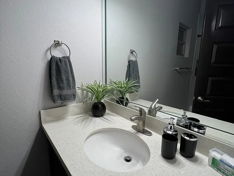 1208 E Camellia Ave #4 — Photo 6