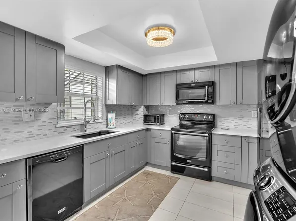 12221 SW 52nd St, Cooper City, FL 33330