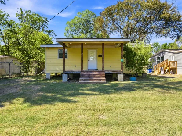 1517 Pin Oak St, Hearne, TX 77859