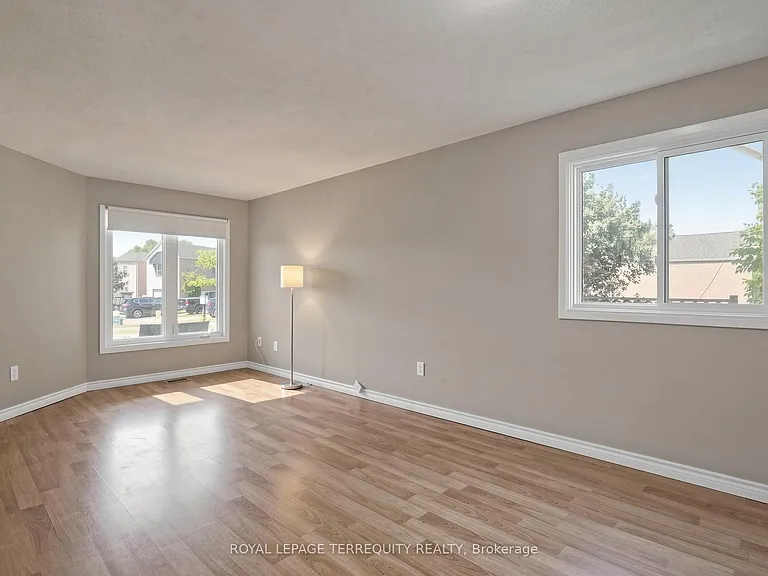 7 Yorkville Ct — Photo 6