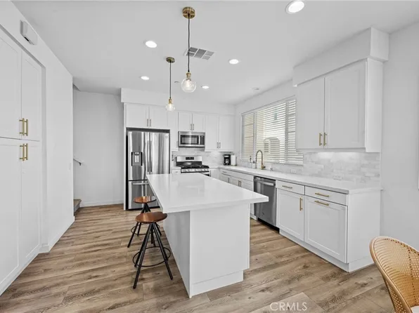 322 Ford Rd, Costa Mesa, CA 92627
