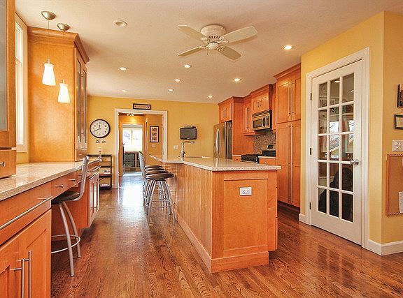 4th image of 1126 Furlong Dr