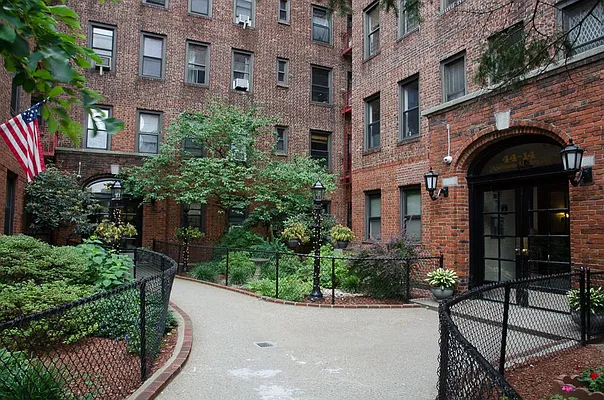 Rented by Astoria Realty | media 9