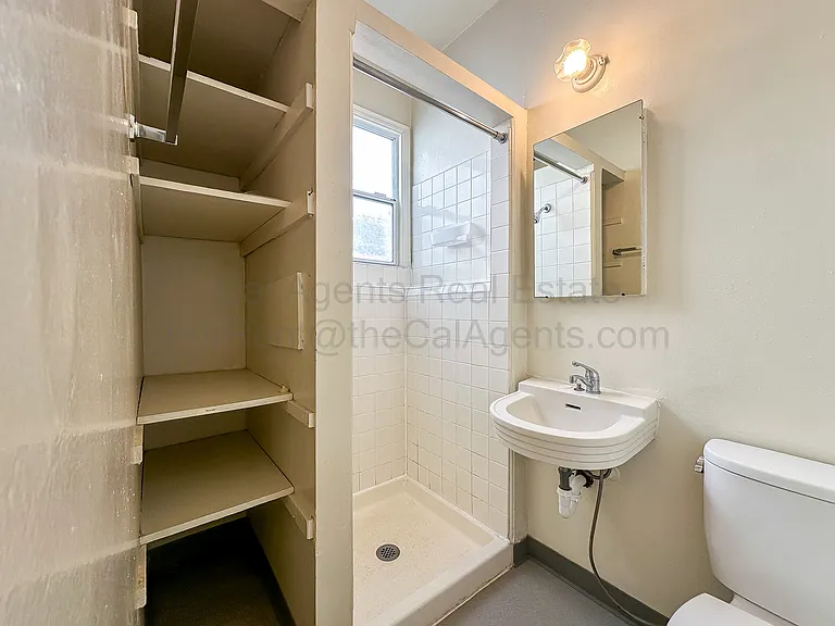 2710 Haste St #3 — Photo 4