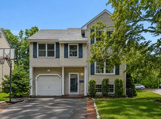 17 Cinnamon Cir, West Hartford, CT 06110