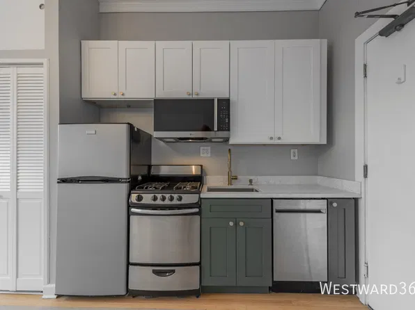 2525 N Clark St, Chicago, IL