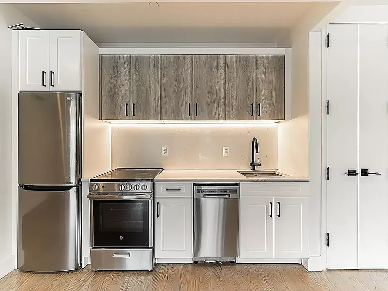 254 E 28th St #3D — Photo 3