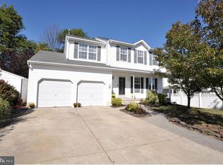 2 Fawn Hollow Rd, Burlington, NJ 08016