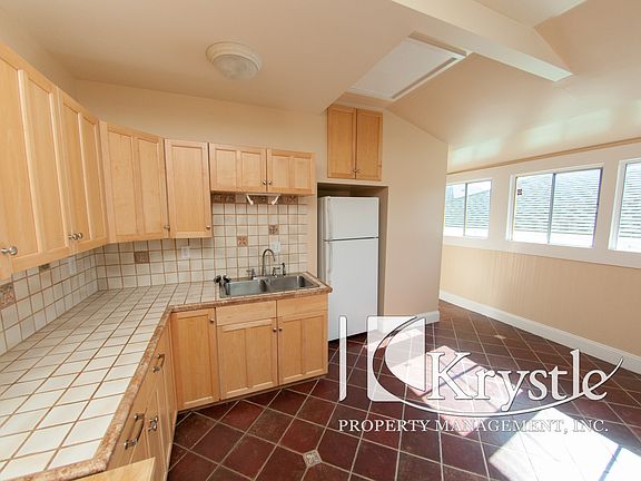 5th image of 1009 Marin St