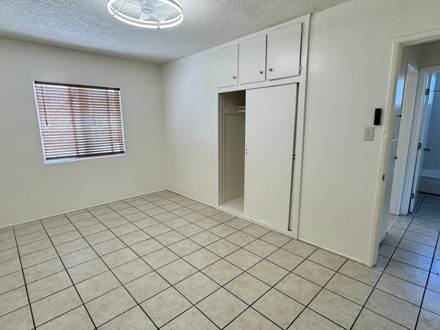 2 bed, 700 sqft, $2,200 — Photo 3