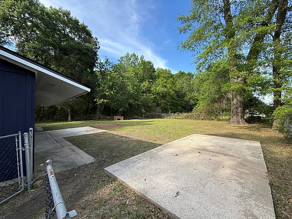 4th image of 2210 Fields Ave