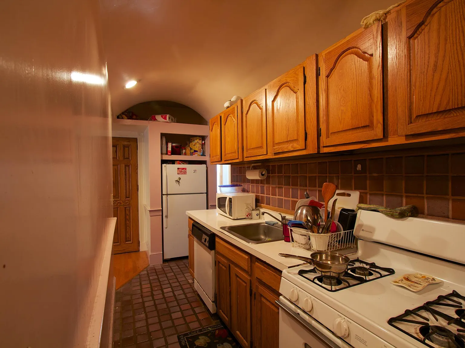 4 bed, 2.5 bath, 150 sqft, $975 — Photo 2