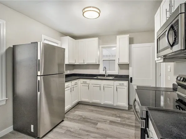 428 Keyes Dr, Parchment, MI 49004