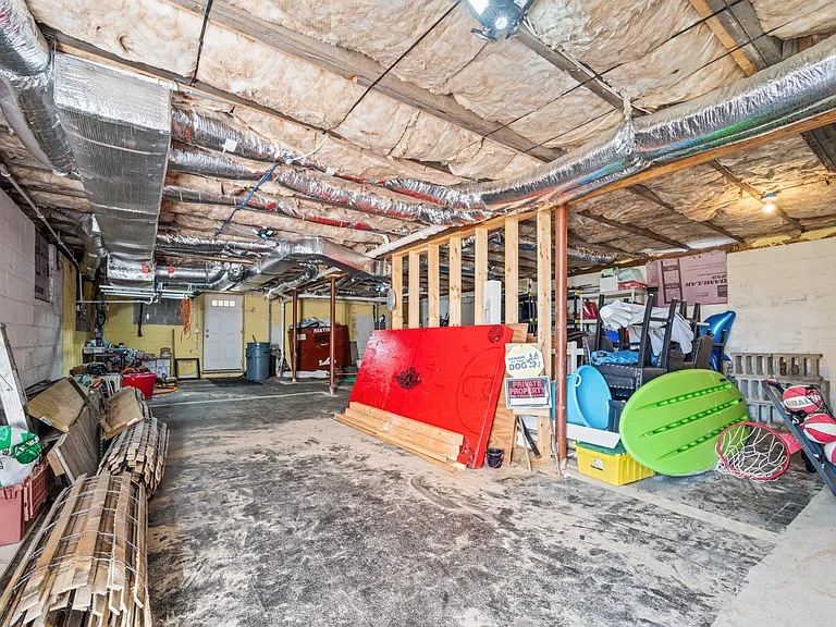 148 N End Blvd — Photo 43